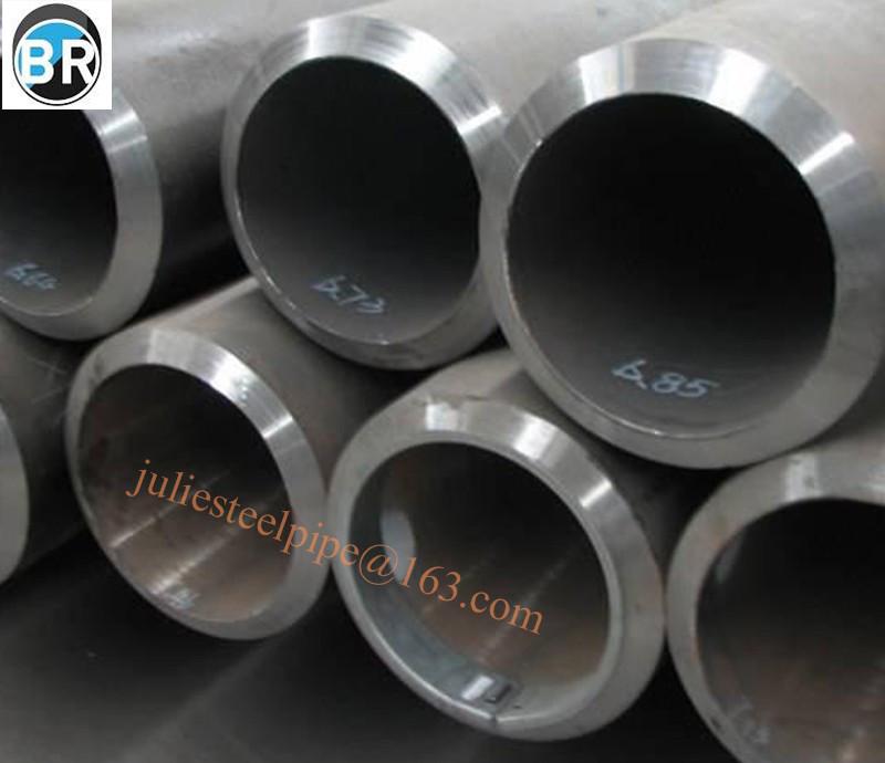 Seamless steel pipe and seamless line pipe 4