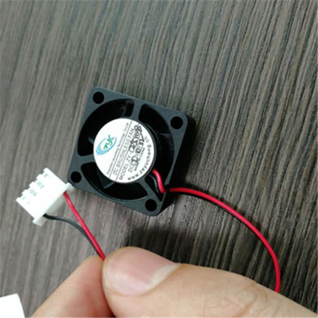12V Ball Bearing Small Brushless DC Cooling Fan with 25x25x10mm