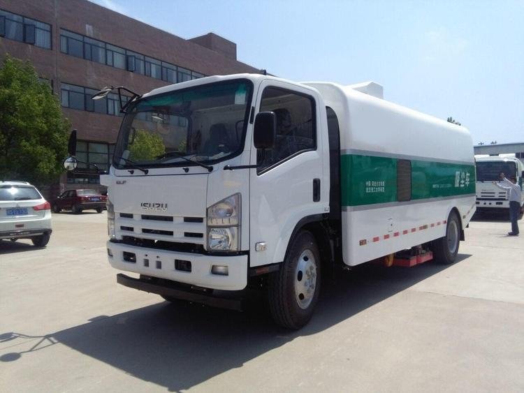 ISU ZU 600P vacuum dust suction road cleaning and street sweeper truck