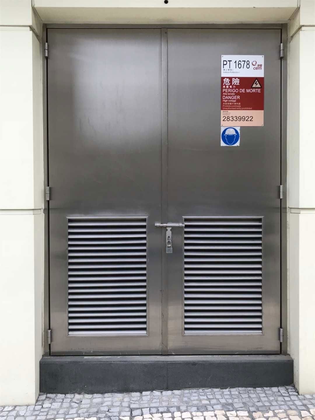 CLP Hong Kong Electric HKE fire bull door Stainless steel fire bull door 3