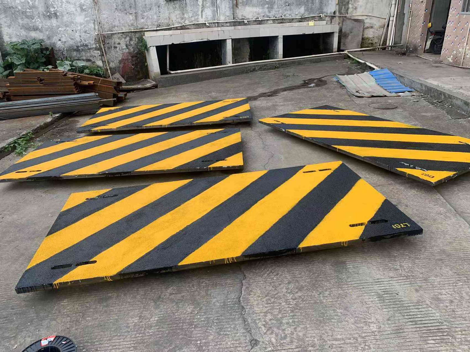 香港 黑黃間防滑鐵板-地面防滑鐵板. 2
