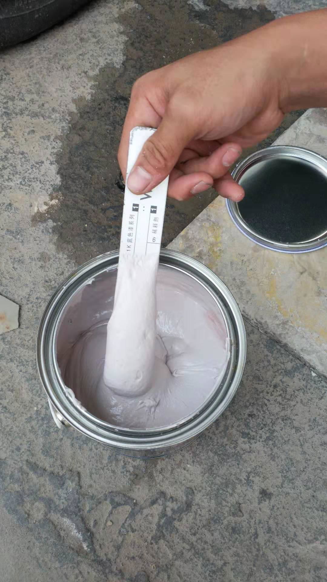  Two component polyester putty to fill dents and surface irregularities 2