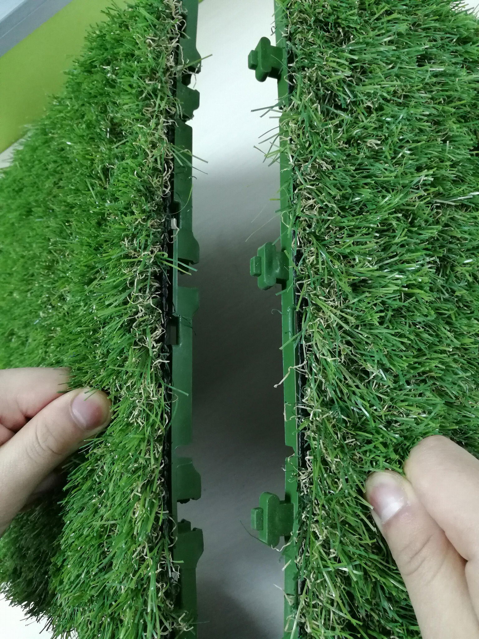 Easy install interlocking artificial turf tile 30cmx30cm size EW7