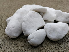 White tumbled pebble for garden bed pot plant garden use