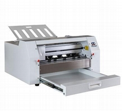 Sheet label cutter