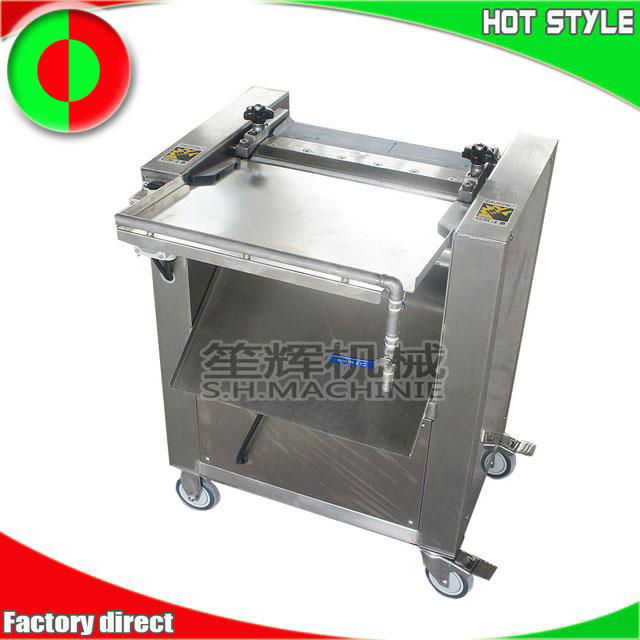 Automatic fish skin removing machine