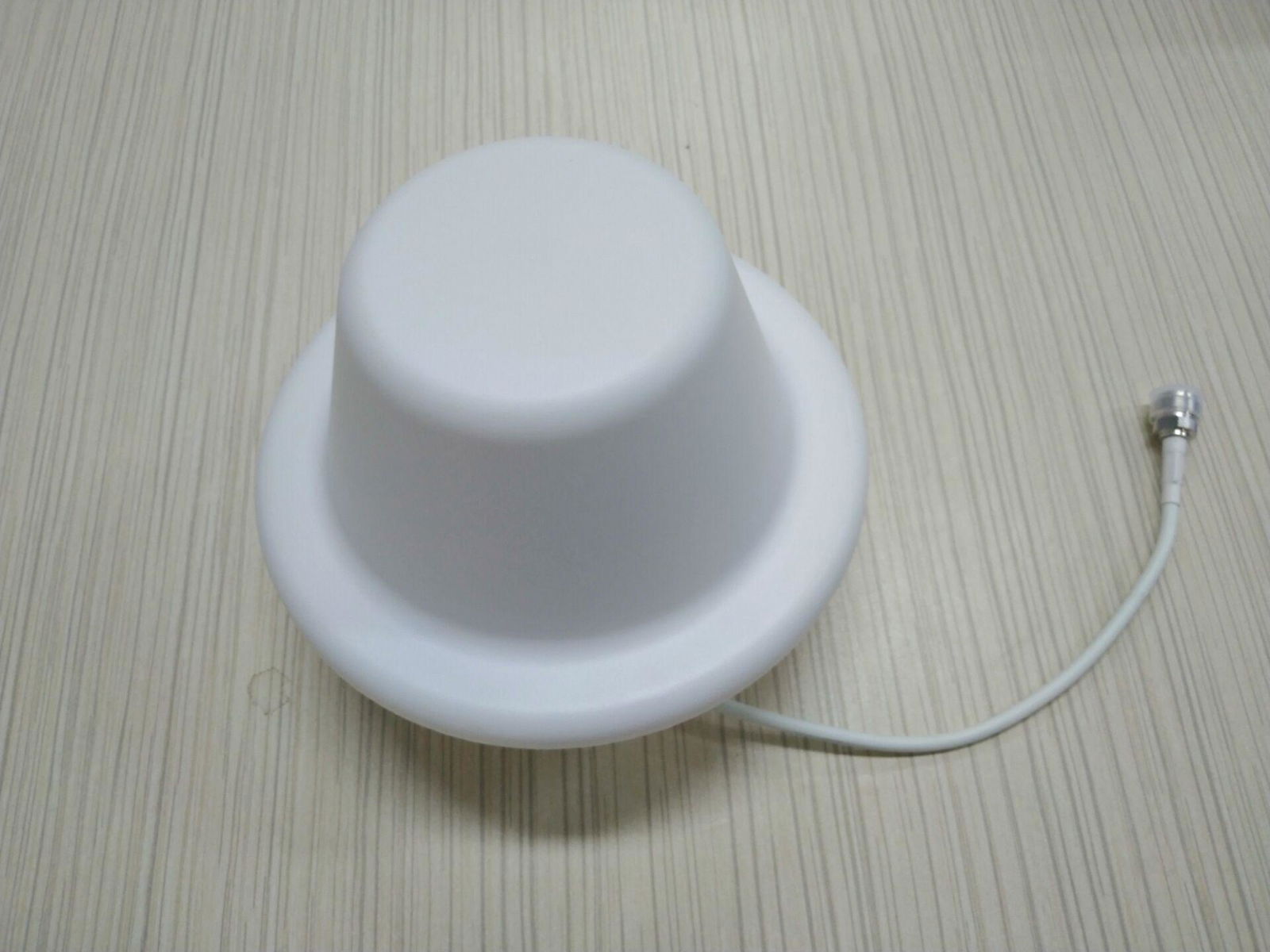 380-512MHz UHF Indoor Omni Ceiling Mount Antenna with 3dBi Gain