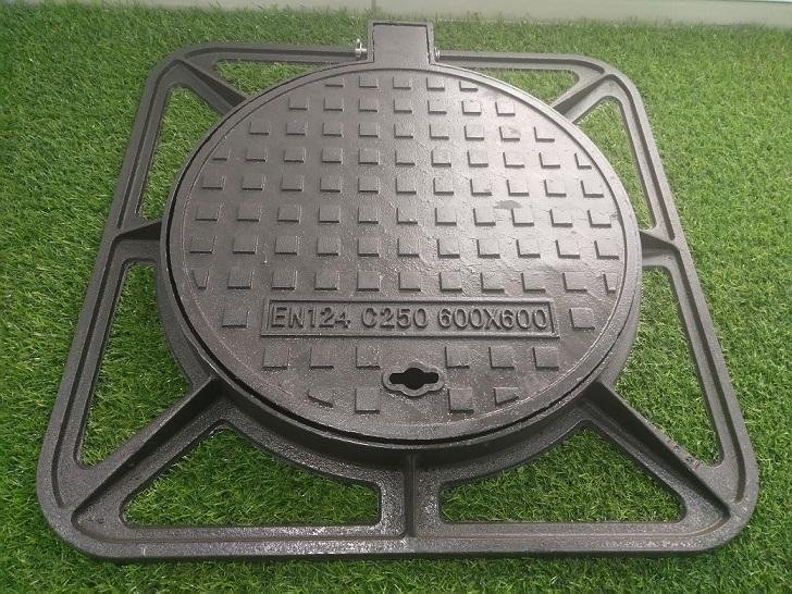 Ductile Iron Manhole Covers with Frame En124 2