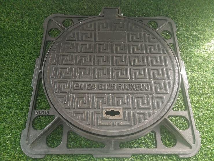 Ductile Iron Manhole Covers with Frame En124 4