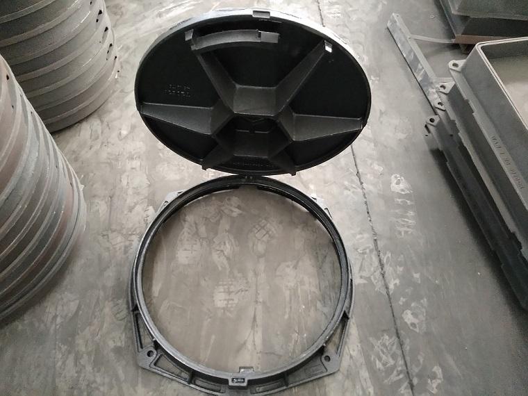 Ductile Iron Manhole Cover with Frame En124 4