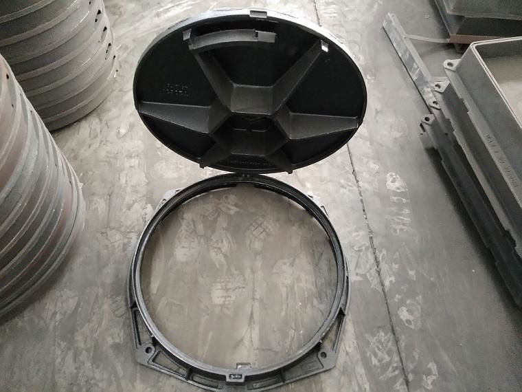 Ductile Iron Manhole Cover with Frame Class C250 D400 5