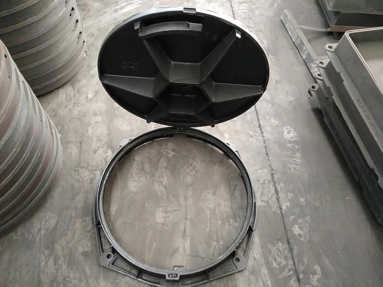 Municipal products ductile iron manhole cover 4