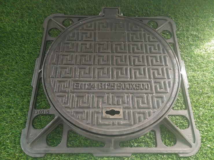 Ductile Iron Triangular manhole cover 5