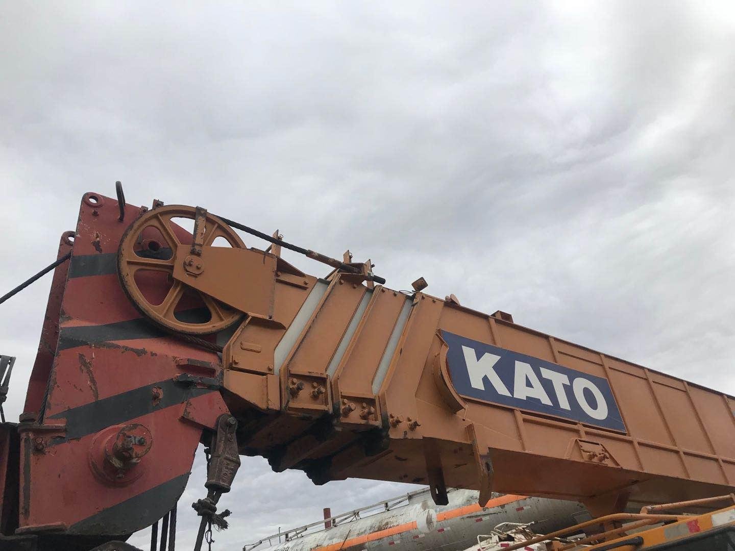 Used kato nk500e truck crane   4