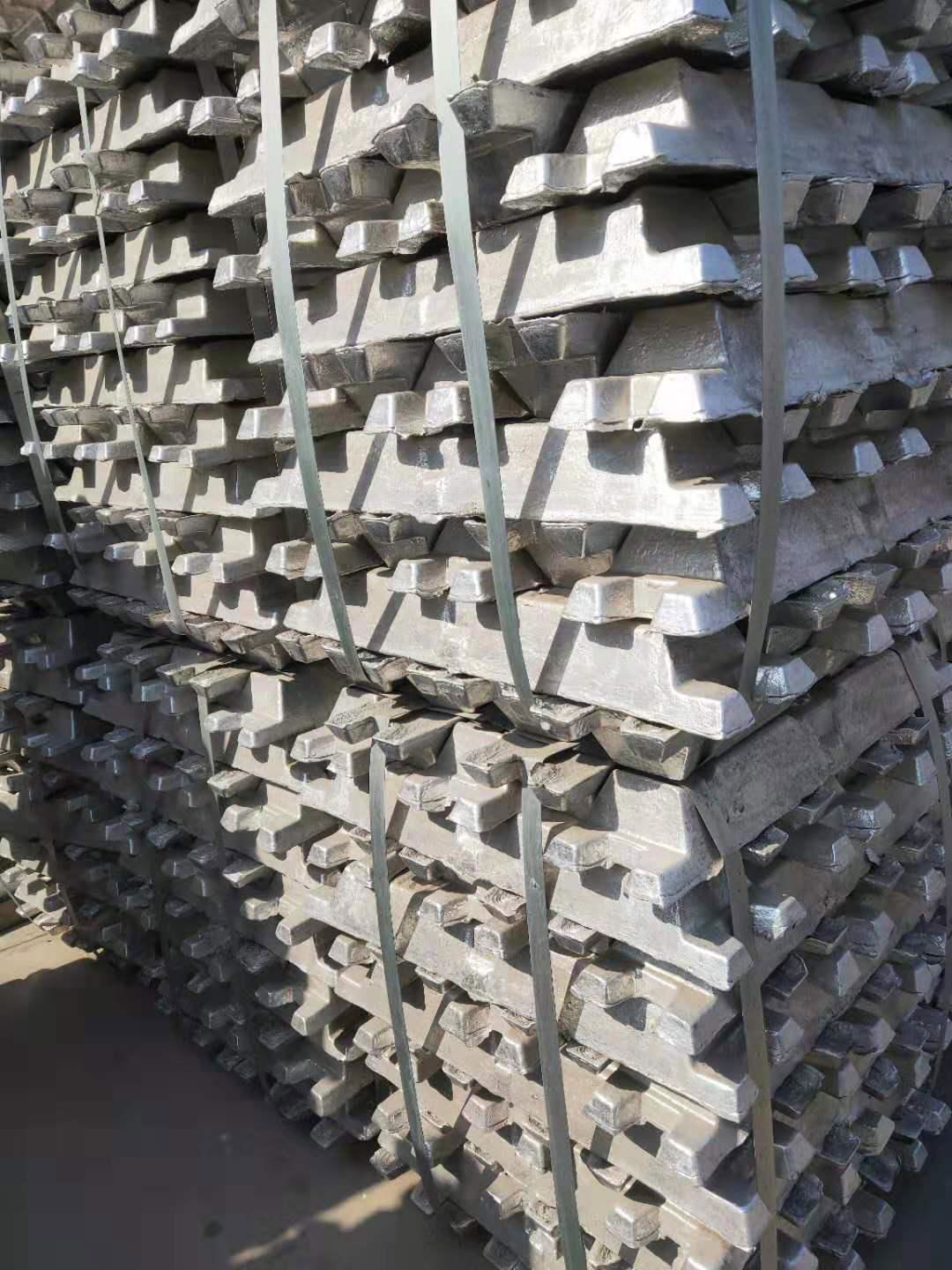 Aluminum ingots 3