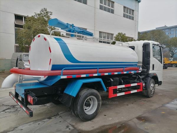 Sinotruk howo 5 Cubic Meter Fecal Suction Truck For Sales 4