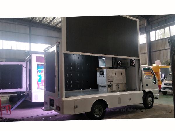 Isuzu P3 Screen Outdoor LED Mobile Billboard Advertising Truck 2