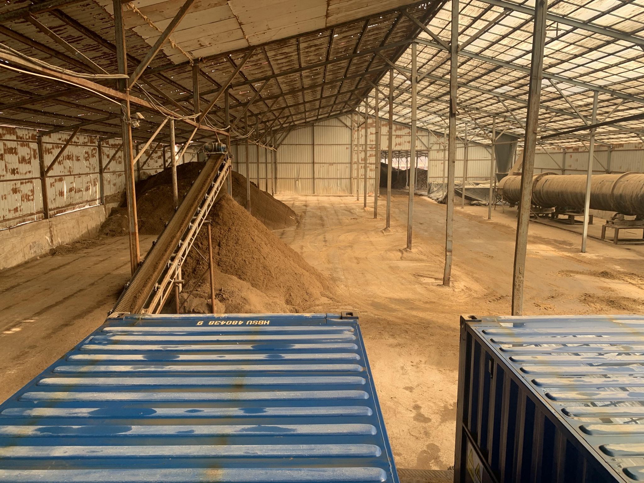 Dairy farm cow mattress material regeneration bedding recycling system