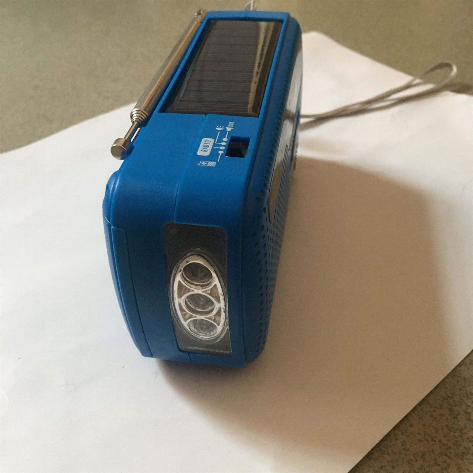 Portable Emergency Solar Crank AM/FM/SW Radio with LED Flashlight 4