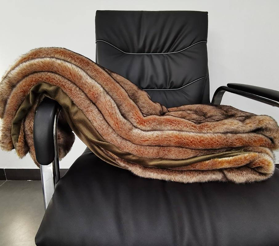 China supplier different style low MOQ 50*60 inch stock throw blankets faux fur  3