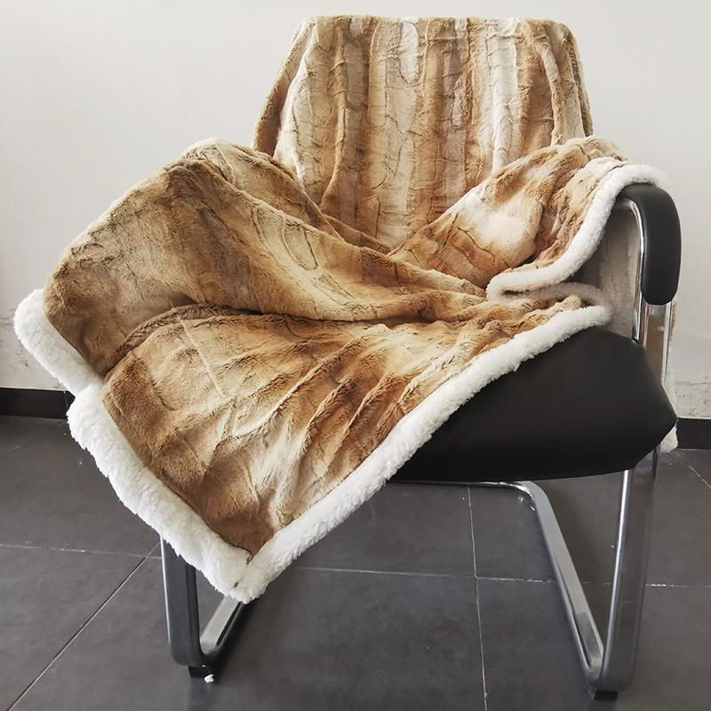 China supplier different style low MOQ 50*60 inch stock throw blankets faux fur  4