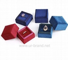 Professional customization square jewelry packaging velvet pink wedding ring box
