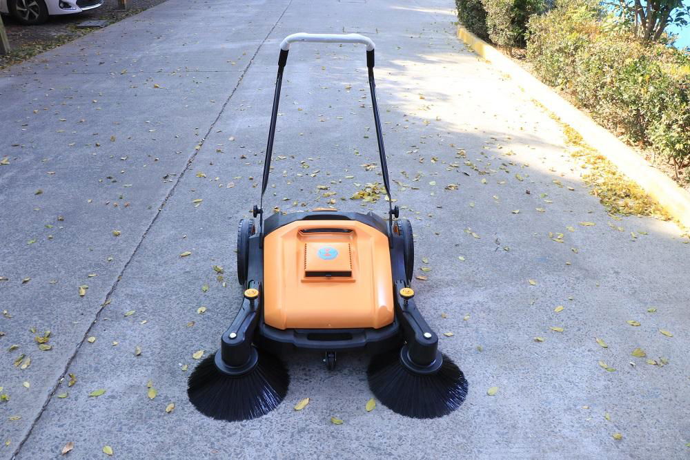 40L pollution-free road sweeping machine hand push sweeper 2