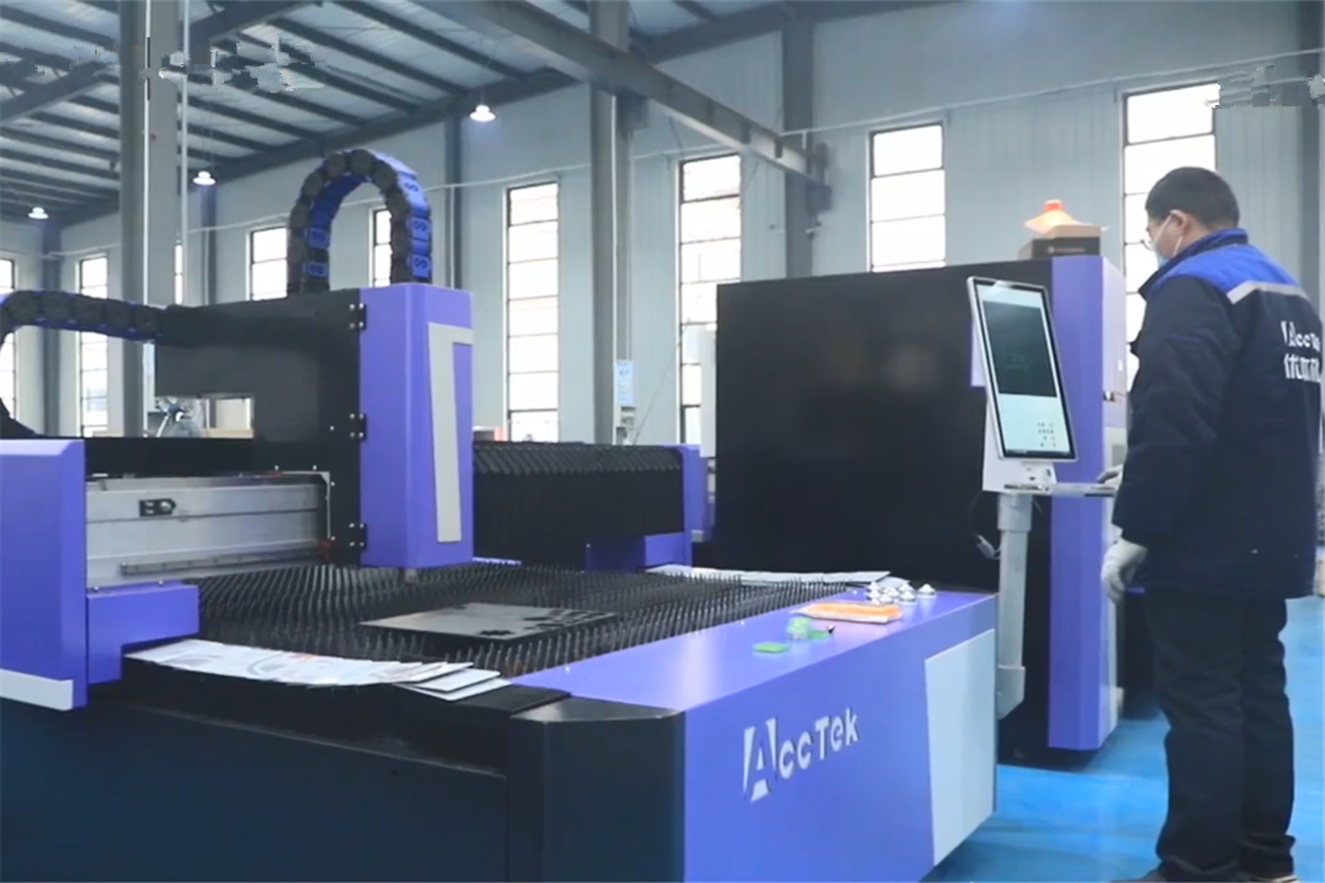  Fiber Laser Cutting Machine 2