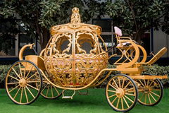 Royal China manufacturer wedding cinderella horse carriage