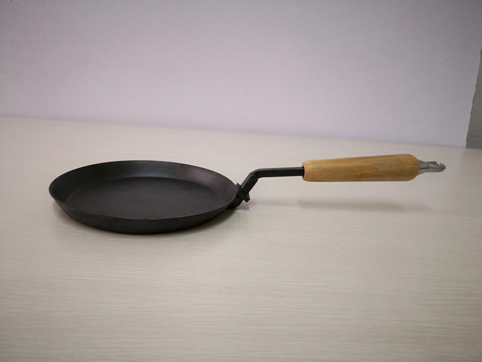 Iron Frying Pan with Foldable Handle SRBQ-2017 3