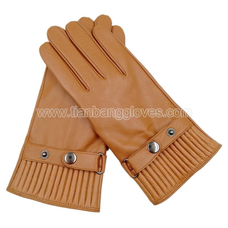 Fashion men's leather glove with adjustable strap with snap buttons  and accordi