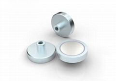 FLAT POT MAGNET WITH INTERNAL THREADED BUSH