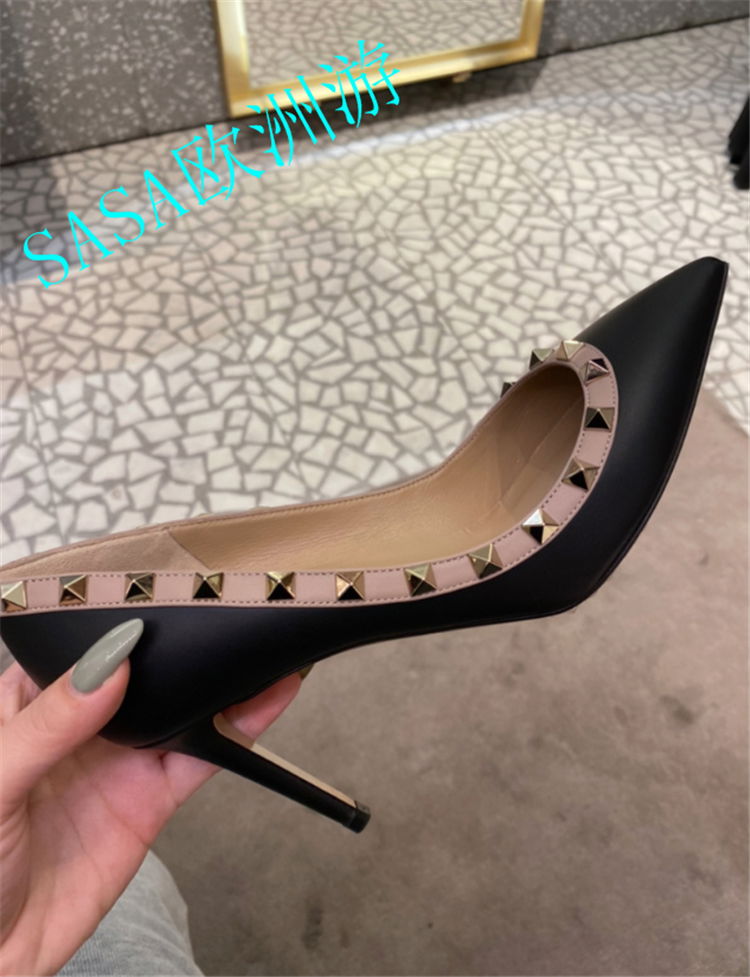           Rockstud Court 100 Black Nude Poudre Stud Classic Pointed Heel Pump  5