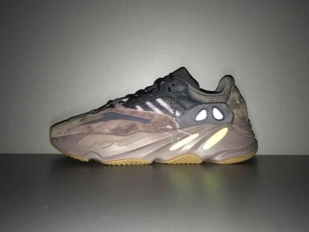 Adidas Yeezy 700 MAUVE sneaker