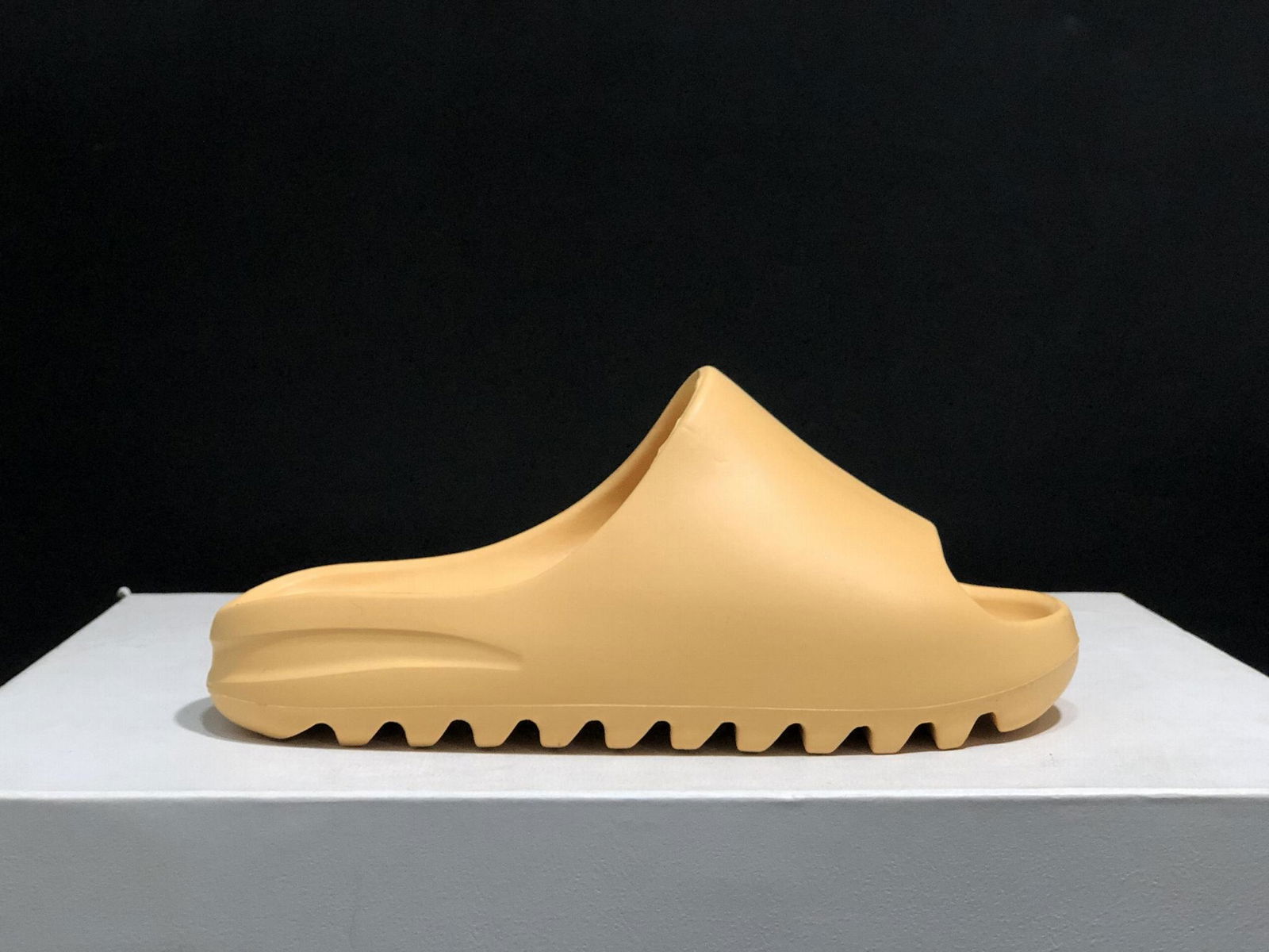        Yeezy Slide Bone KANYE WEST slide cheap yeezy slipper 4