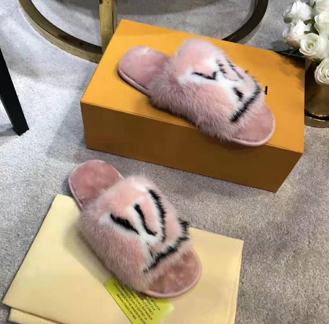 LOUIS VUITTON LV WOMEN HOMEY FLAT MULE IN MINK FUR-MINK SLIPPER Women slide shoe