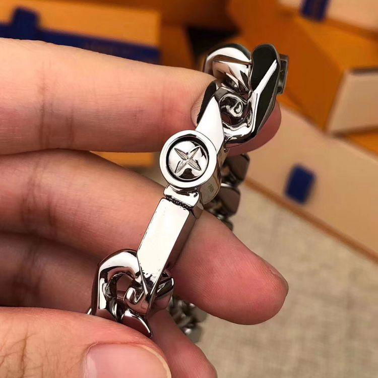Louis Vuitton LV Chain Links Monogram Necklace M68272 Silver metal Engraved 