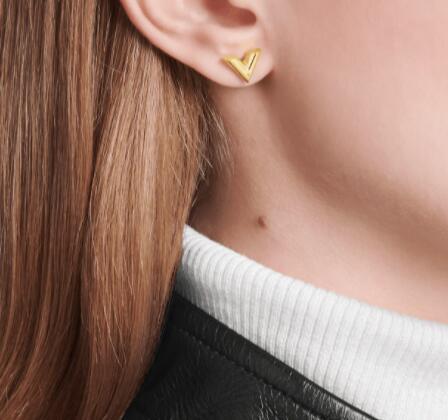  Louis Vuitton ESSENTIAL V STUD EARRINGS