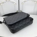 3 Louis Vuitton Men s Pochette 