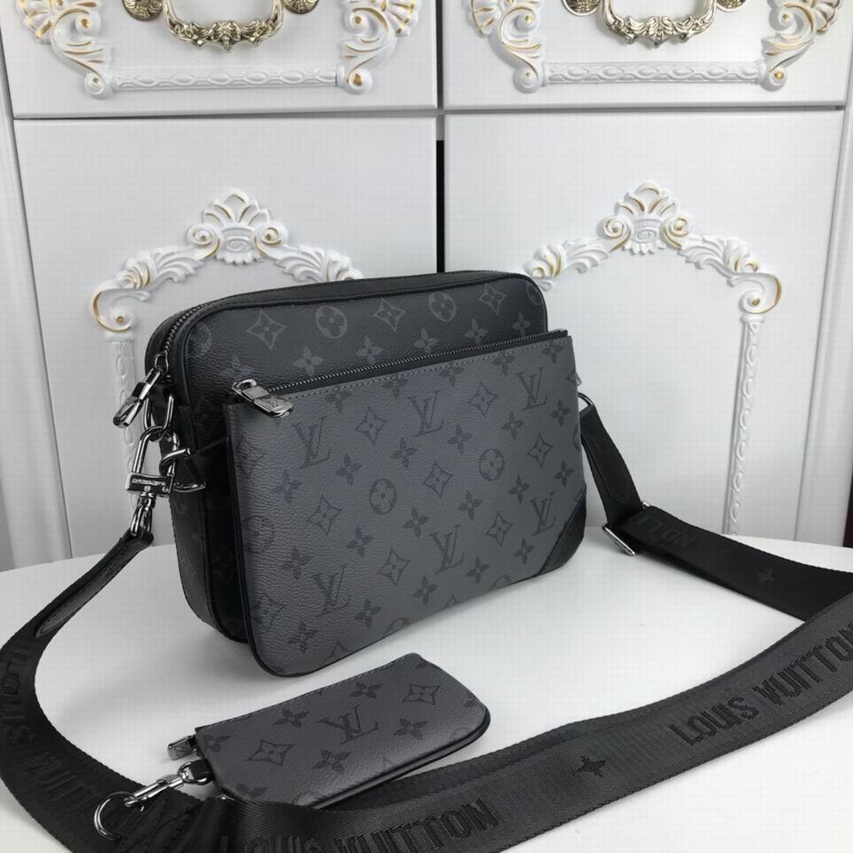 3 Louis Vuitton Men's Pochette 