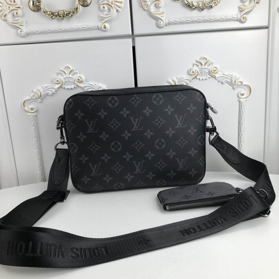 3 Louis Vuitton Men's Pochette 