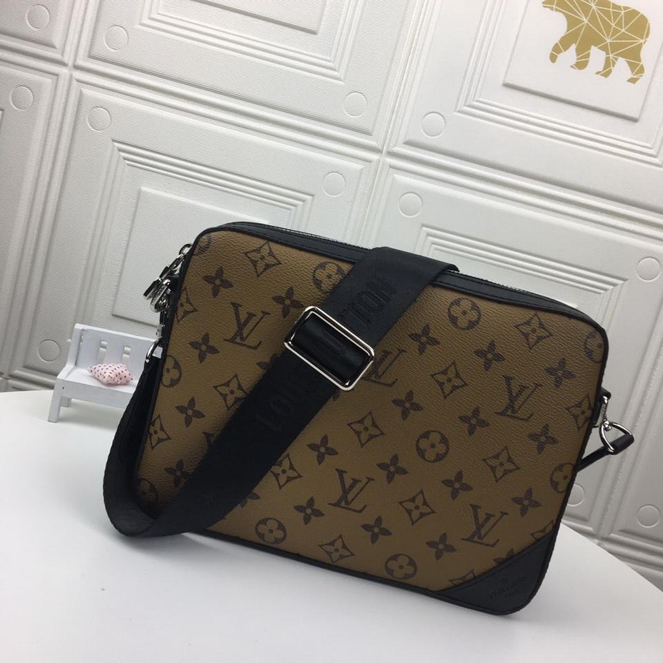   Louis Vuitton Trio Messenger