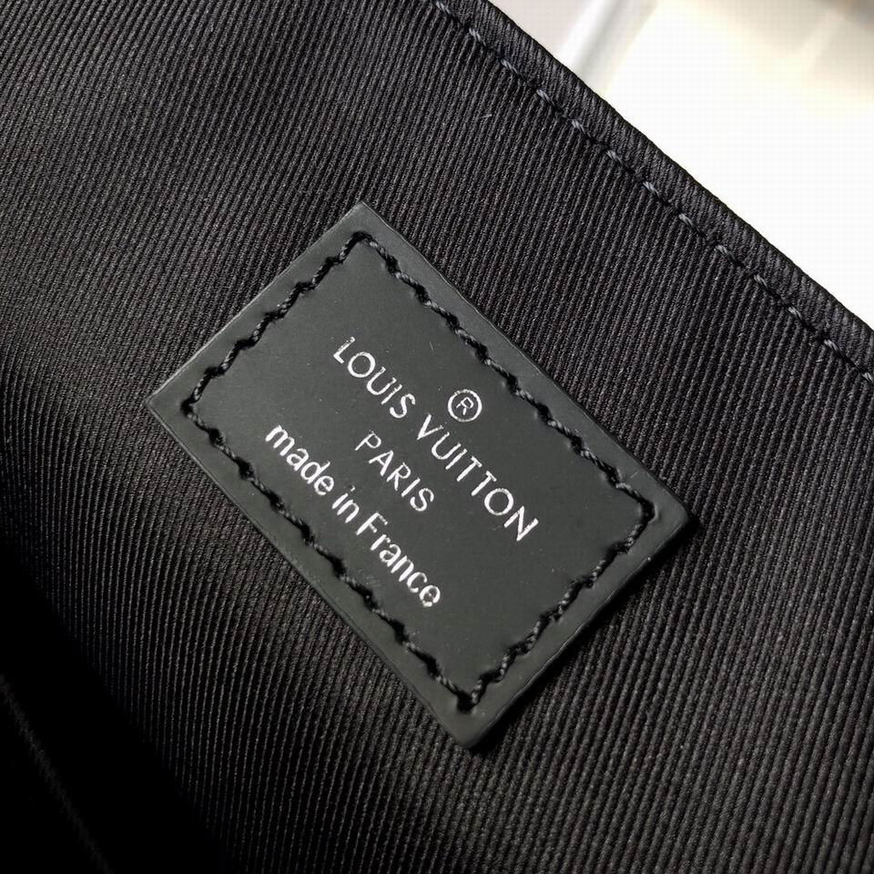 Louis Vuitton Monogram DISTRICT PM message bag