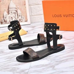               NOMAD SANDAL     onogram leather golden studs nomad buckle sandal