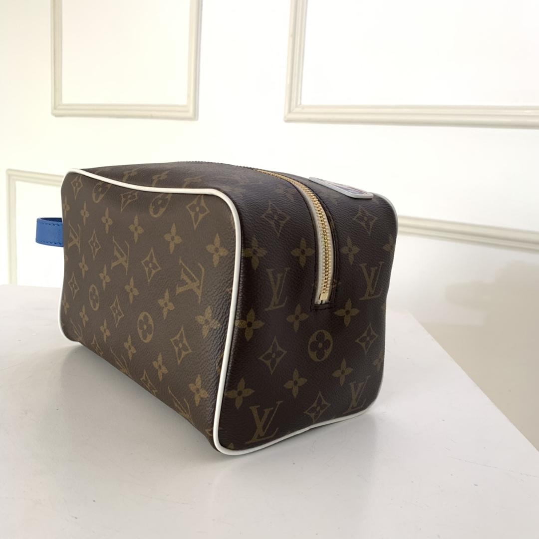 Louis Vuitton LVXNBA CLOAKROOM DOPP KIT