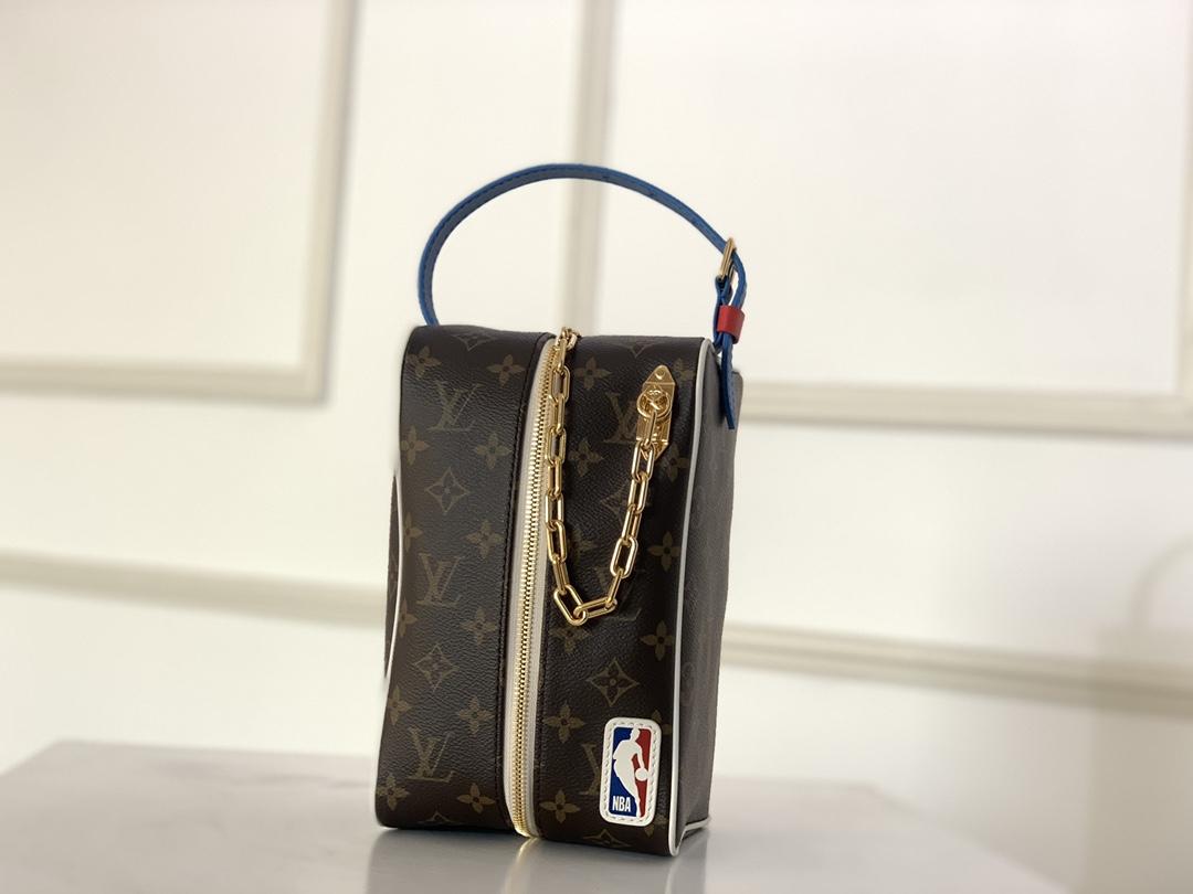 Louis Vuitton LVXNBA CLOAKROOM DOPP KIT