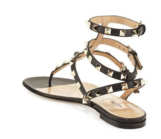           Garavani Rockstud Flat Thong Sandals Black women cheap flat sandals