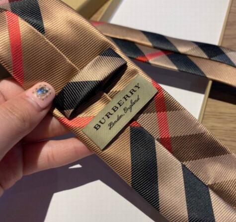 Burberry Vintage Check Silk Tie