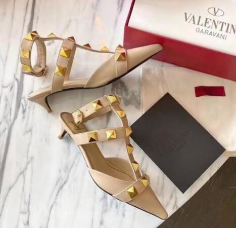 Valentino Roman Stud 50 leather pumps