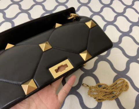 VALENTINO LARGE ROMAN STUD THE SHOULDER BAG